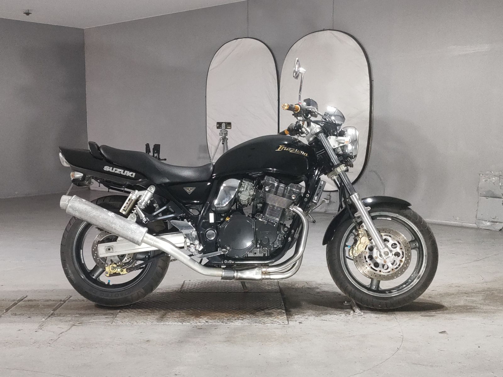 Suzuki INAZUMA 400
