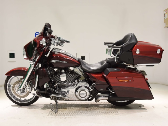 Harley-Davidson CVO Street Glide FLHXSE1800