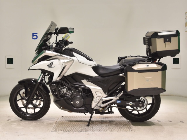 Honda NC750XD-3