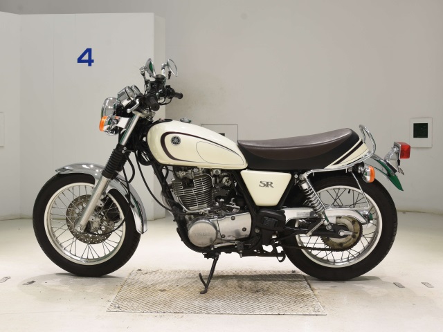 Yamaha SR400-4