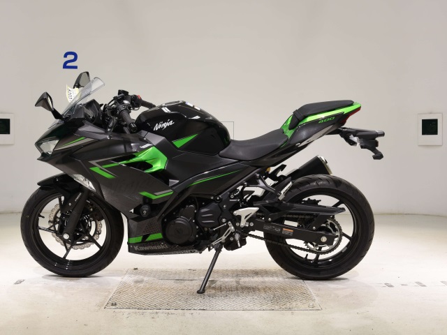 Kawasaki NINJA400-2