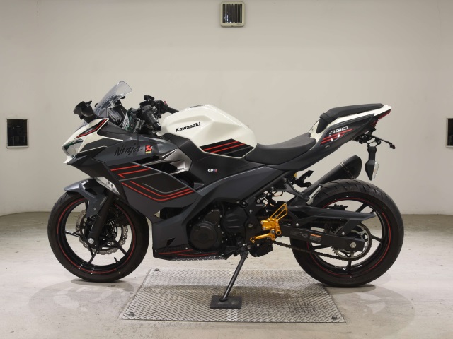 Kawasaki NINJA400-2