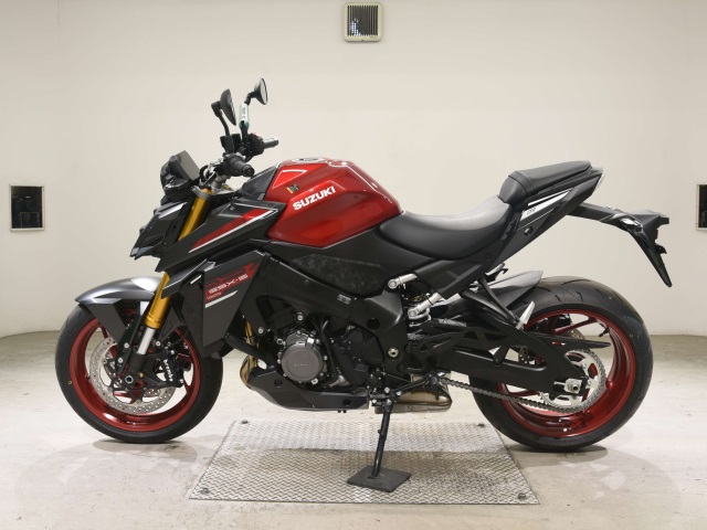 Suzuki GSX-S1000-2