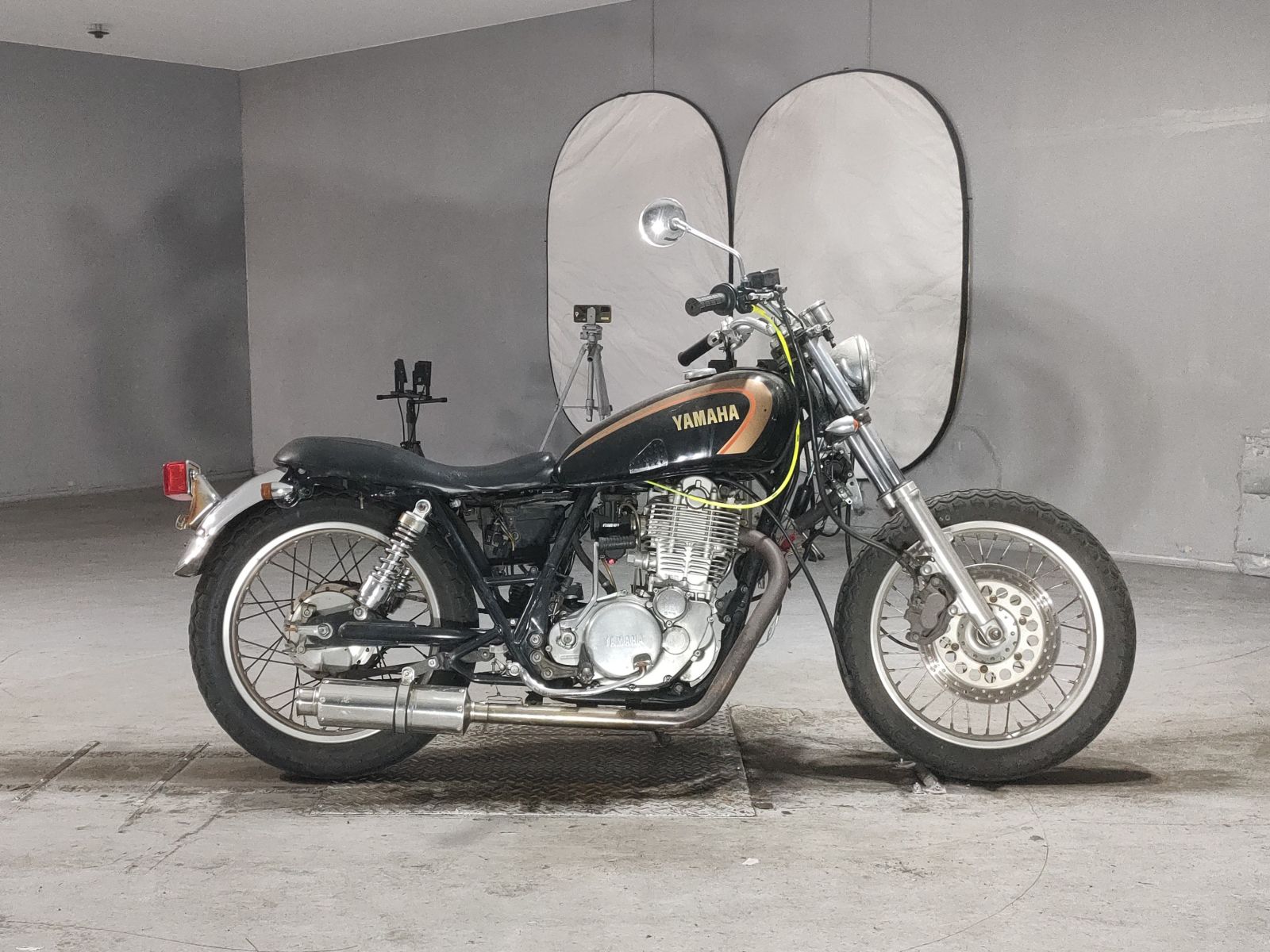 Yamaha SR400-1