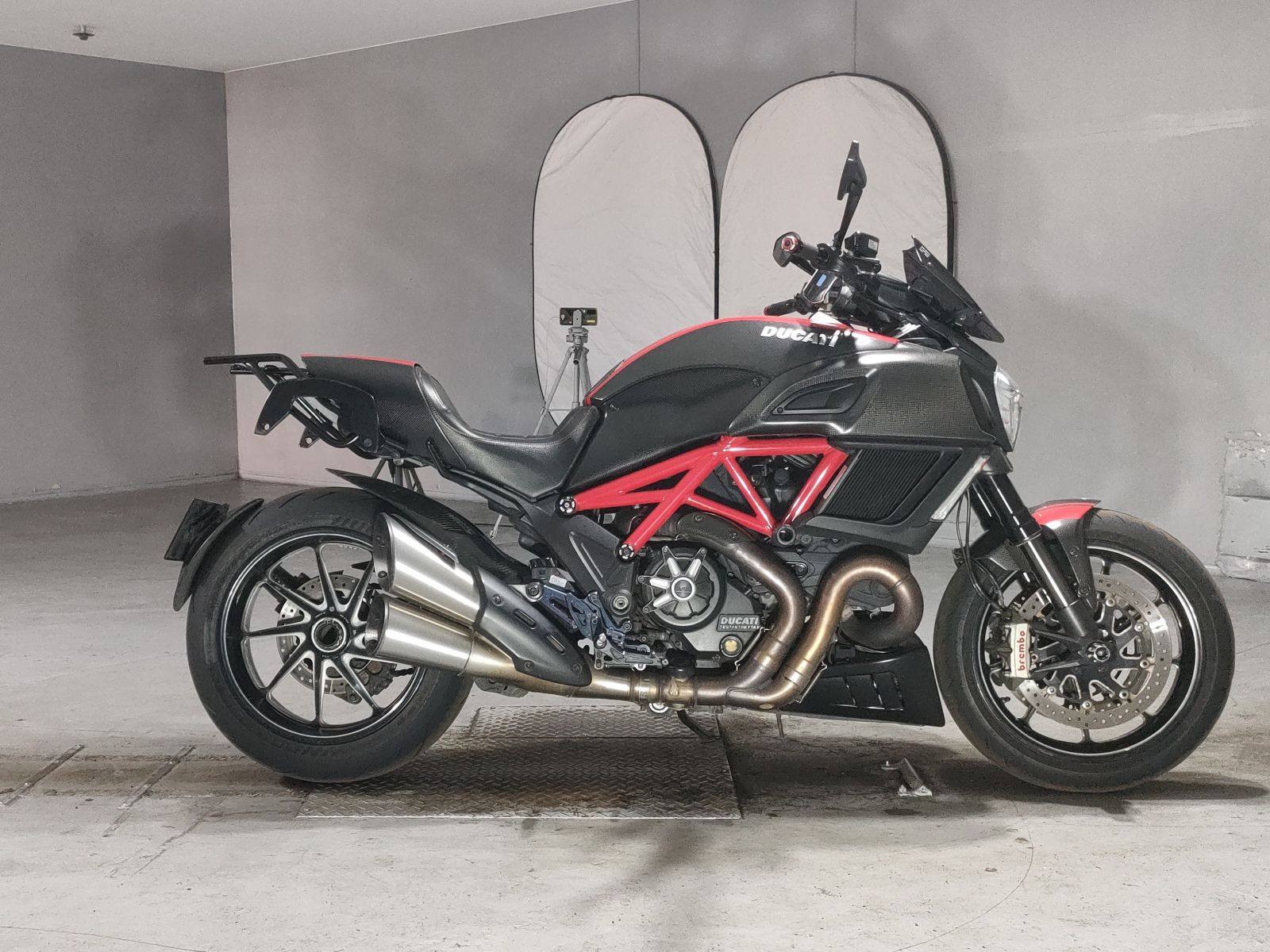 Ducati DIAVEL CARBON