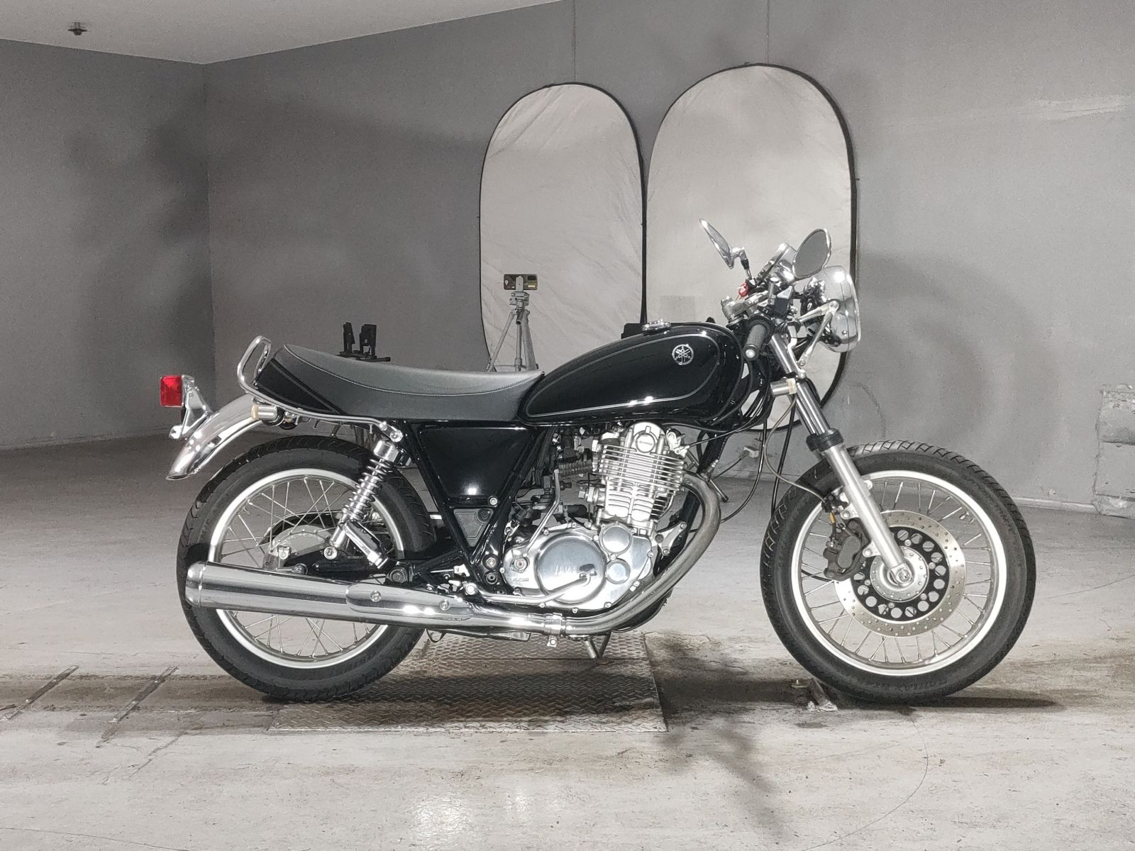 Yamaha SR400-1