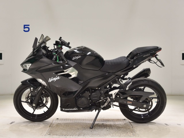 Kawasaki NINJA400-2
