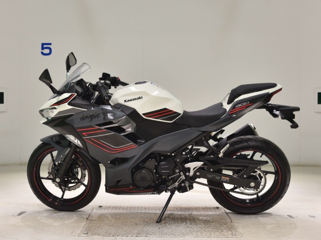 Kawasaki NINJA400-2