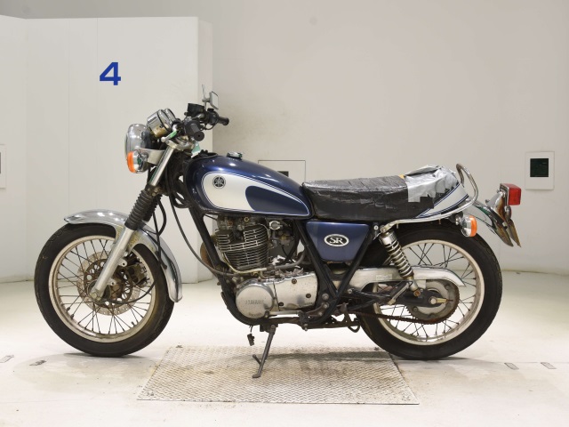 Yamaha SR400-3