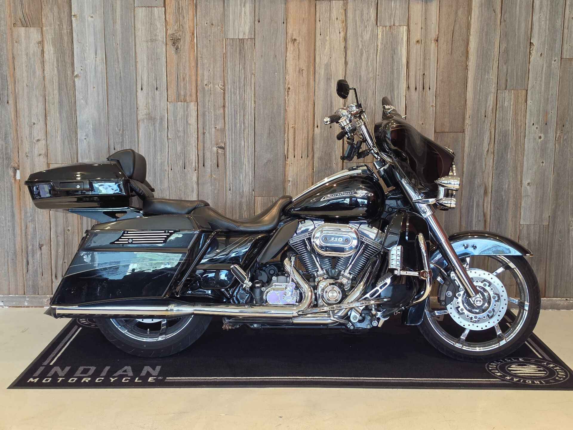 Harley-Davidson CVO Street Glide FLHXSE