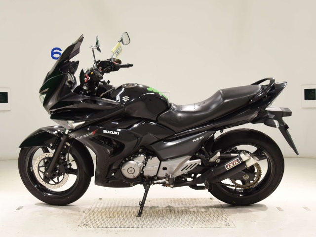 Suzuki GSR250F