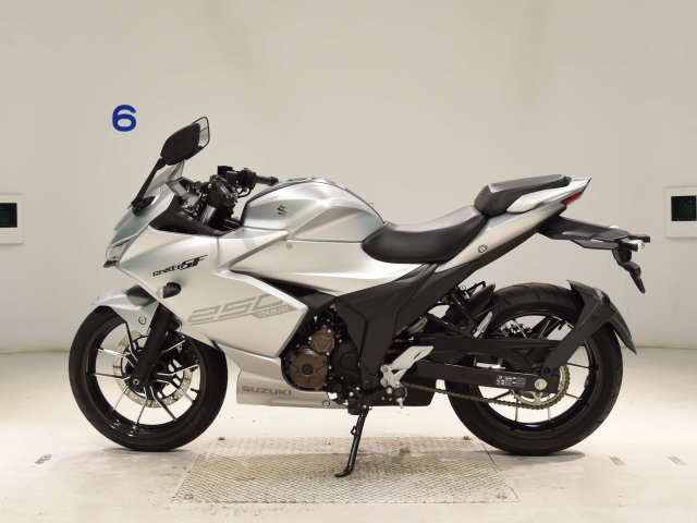 Suzuki GIXXER-250SF