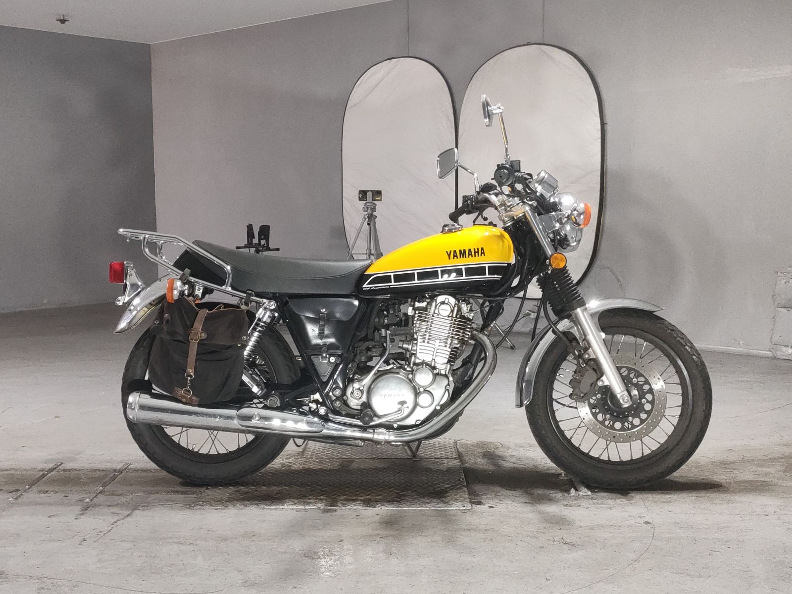 Yamaha SR400-1
