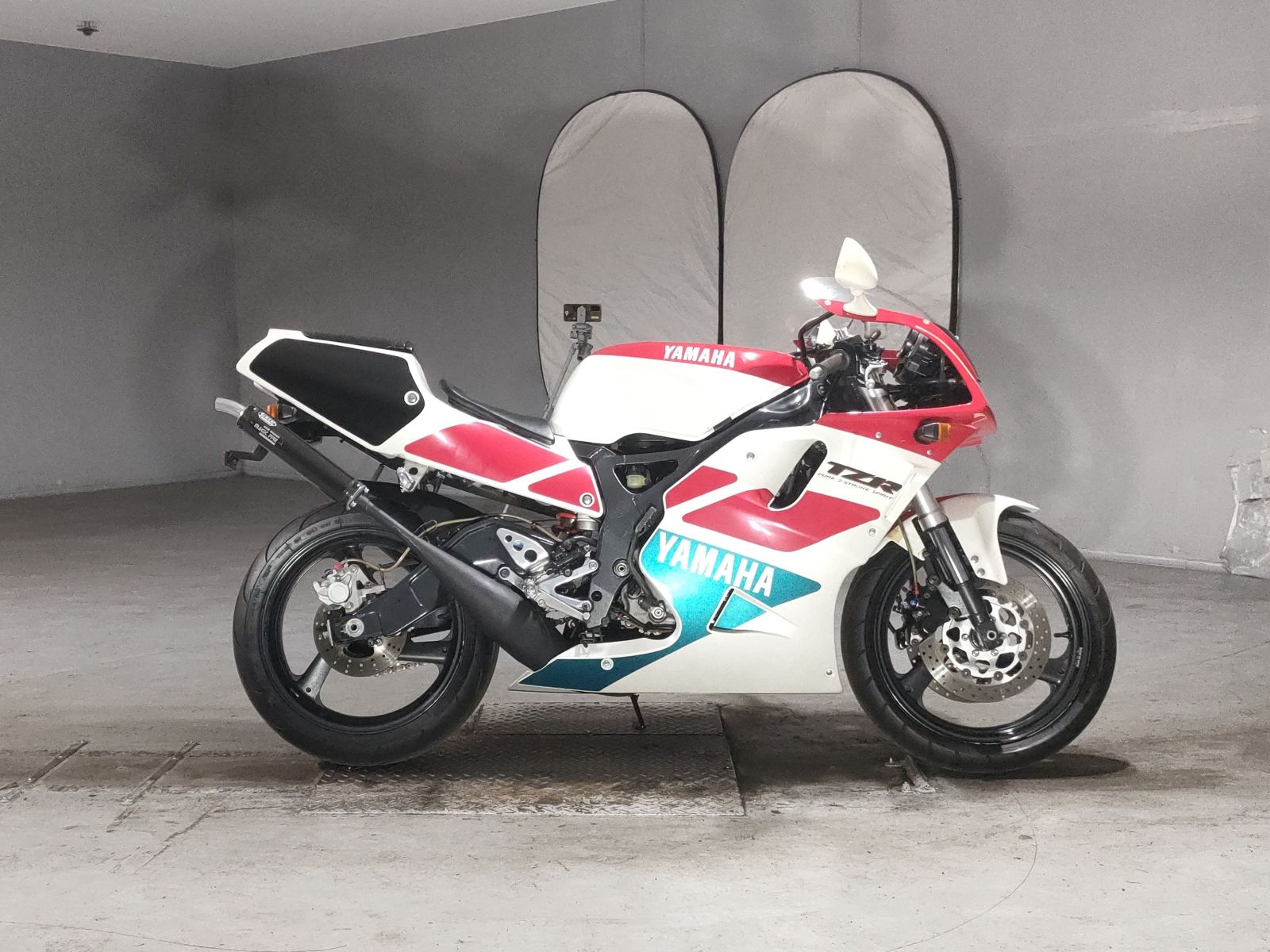 Yamaha TZR250R