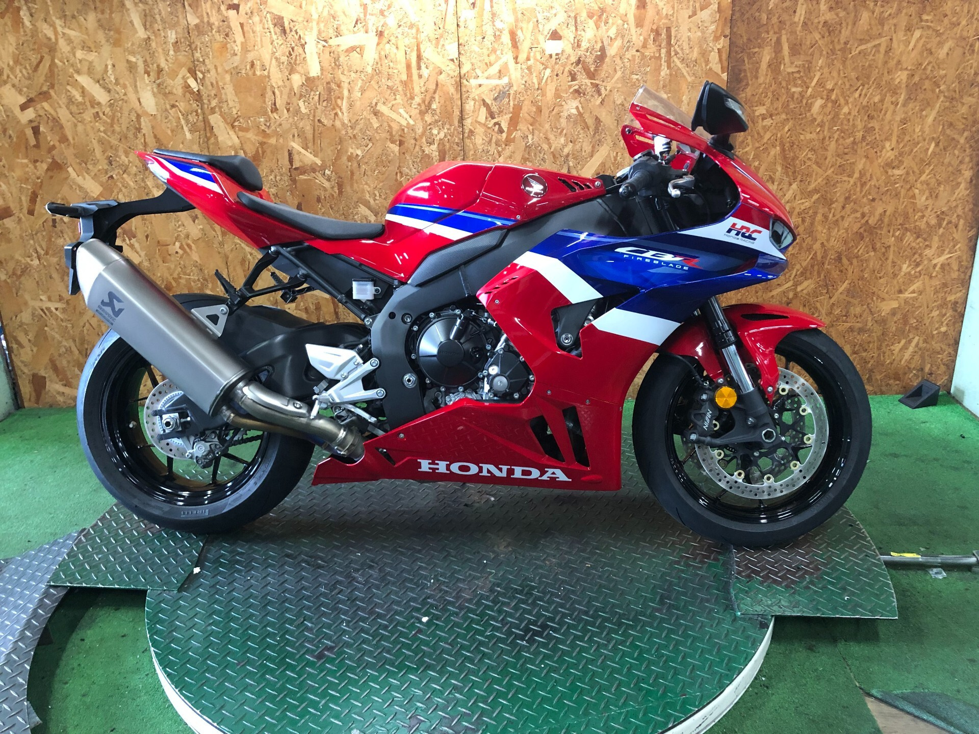 Honda CBR1000RR-R FB
