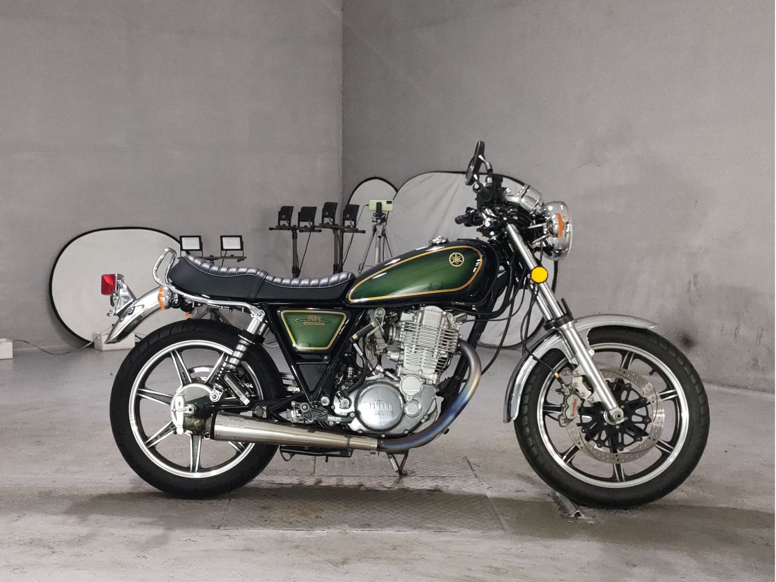 Yamaha SR400-1