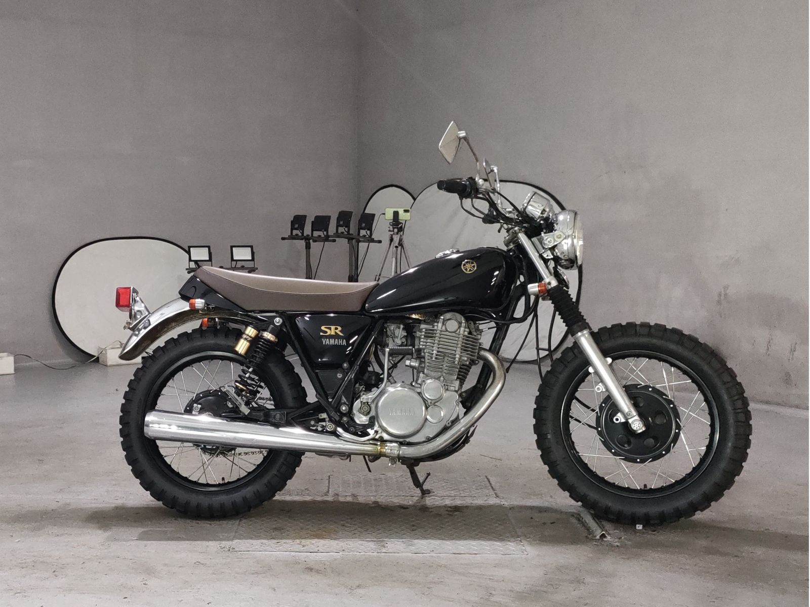 Yamaha SR400-1