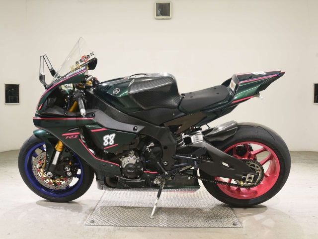 Yamaha YZF-R1
