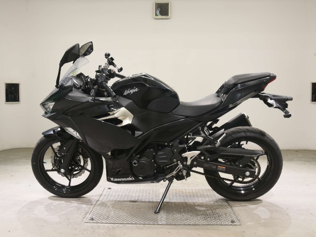 Kawasaki NINJA400-2