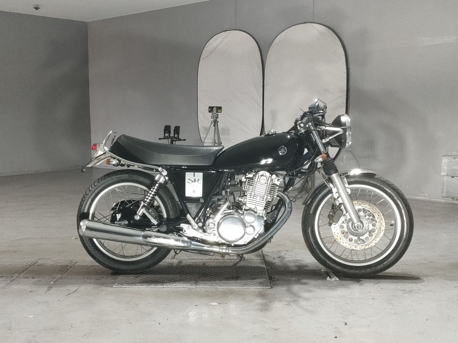 Yamaha SR400-1