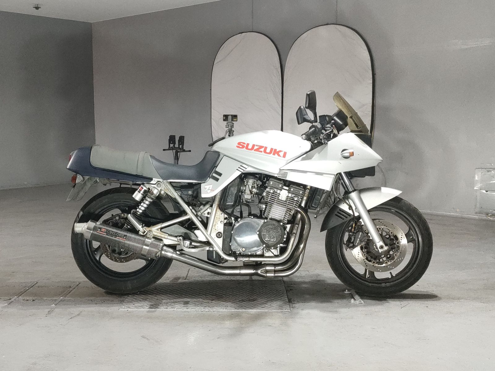 Suzuki GSX400S KATANA