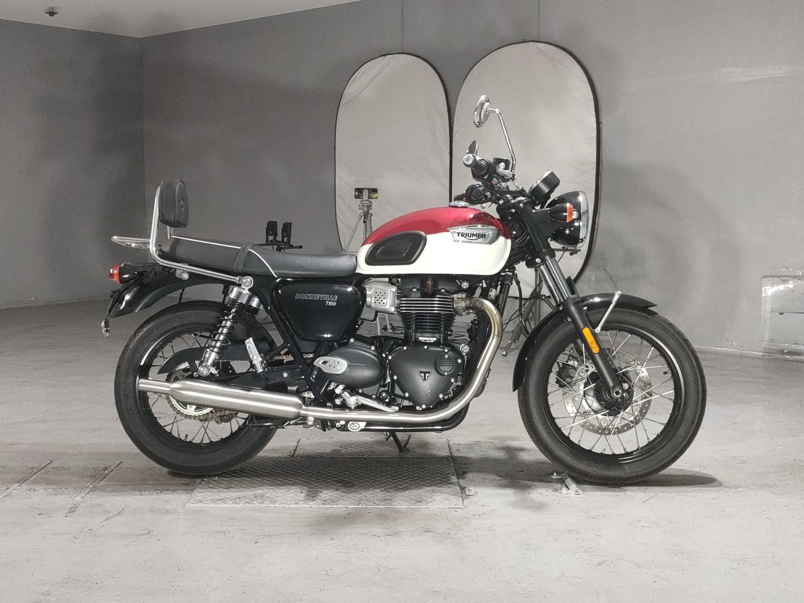 Triumph BONNEVILLE T100
