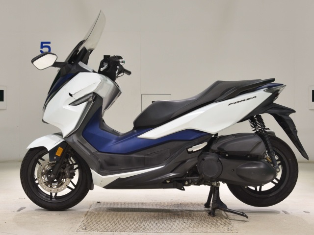 Honda FORZA -4