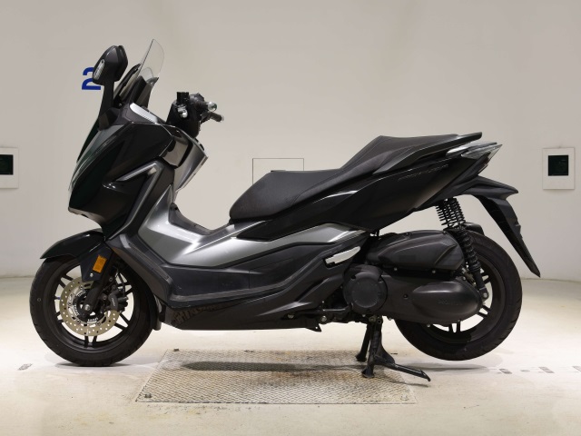 Honda FORZA -4