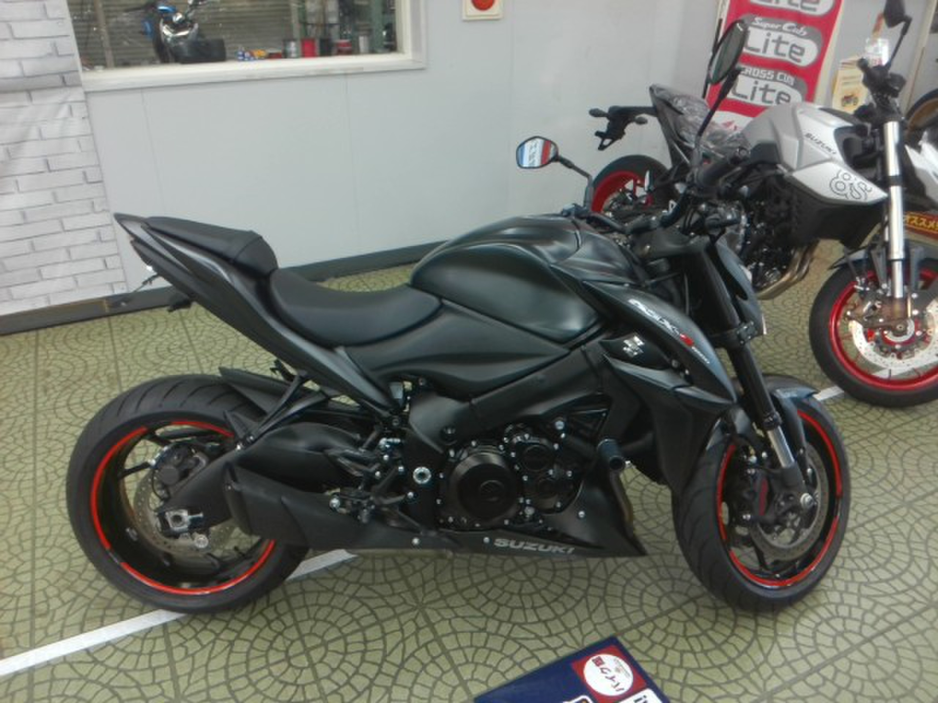 BMW F900XR LOW