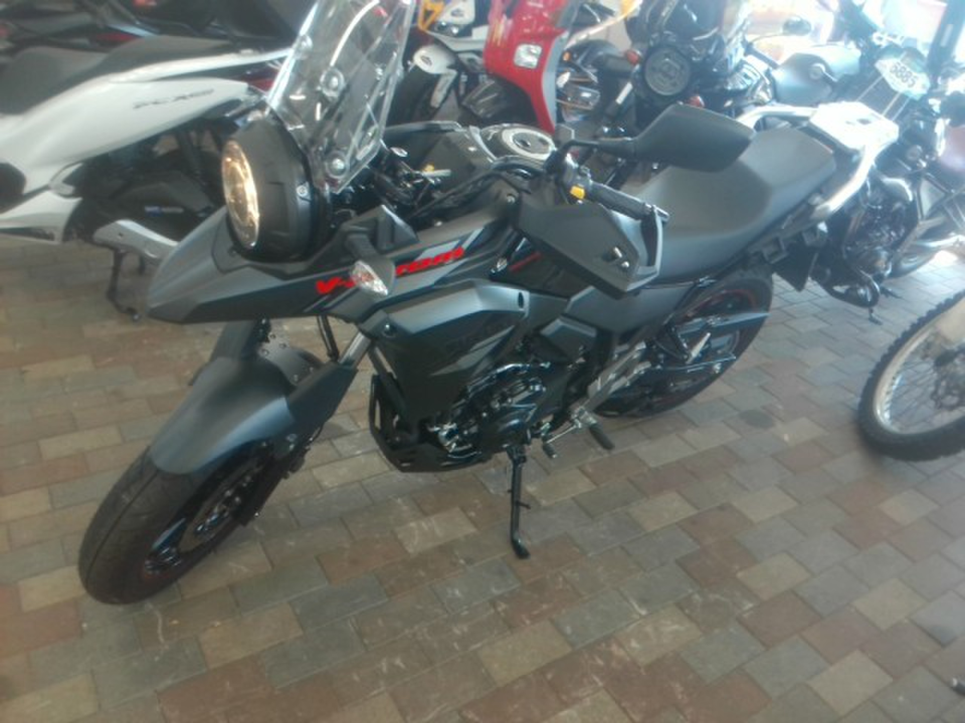 Suzuki V-STROM 250