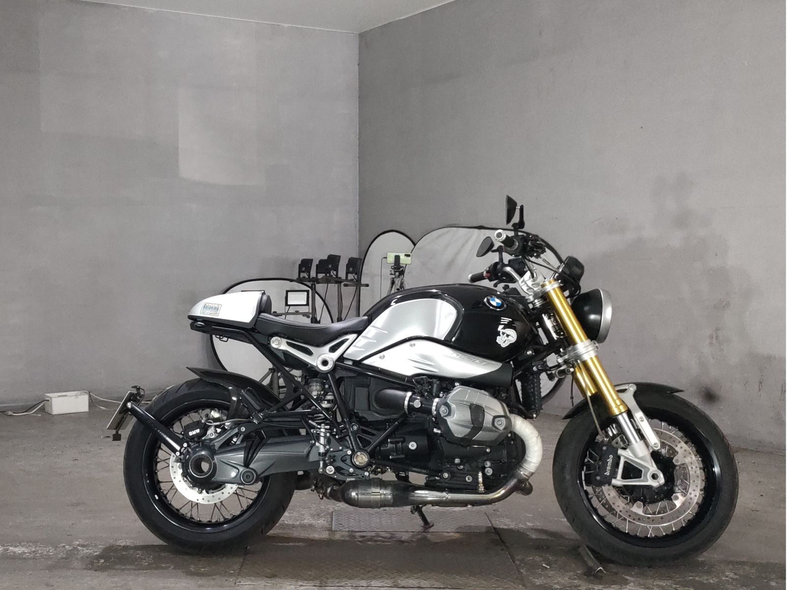 BMW R NINE T