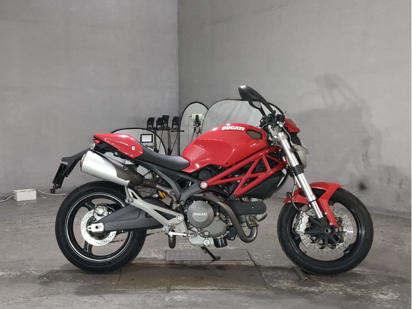 Ducati MONSTER 696