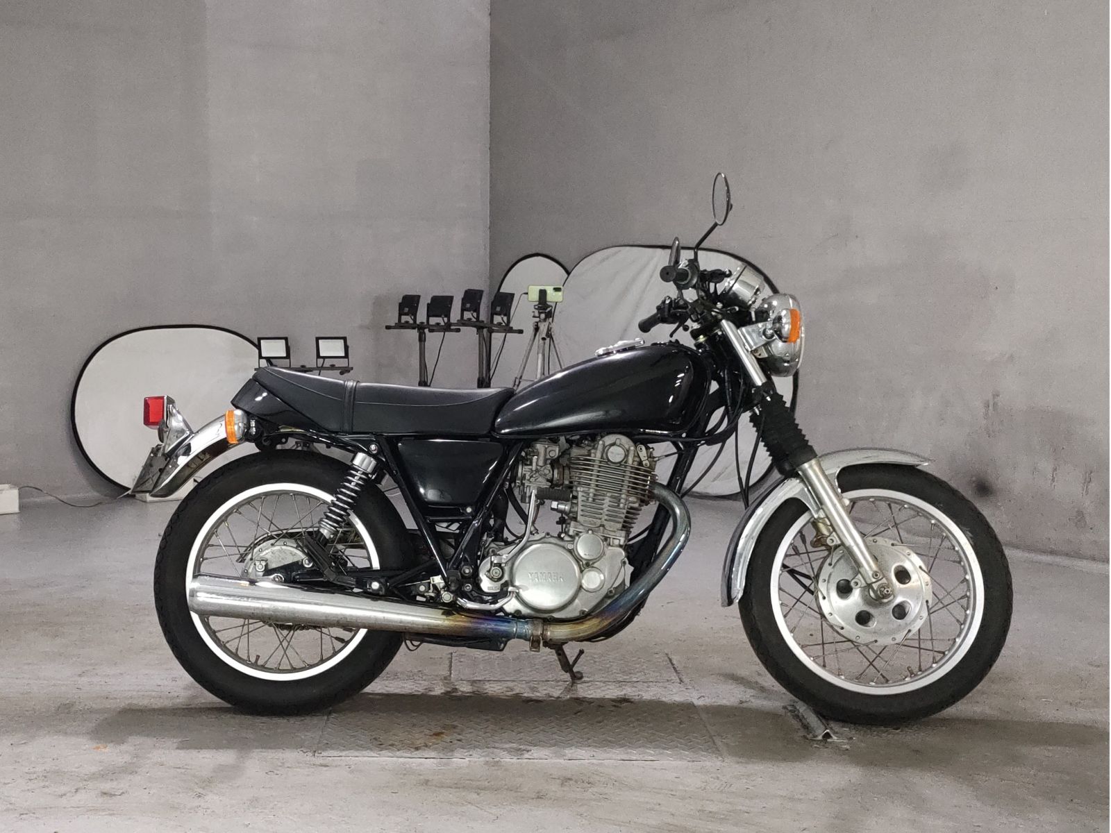 Yamaha SR400-1