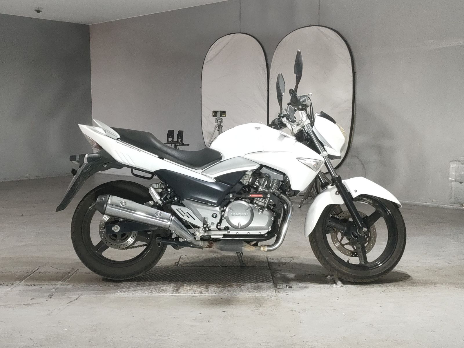 Suzuki GSR250