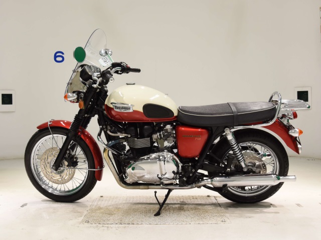 Triumph BONNEVILLE T100