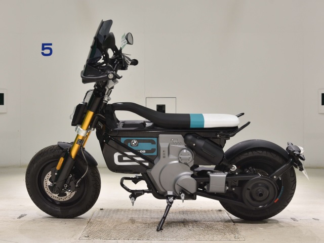 BMW CE02
