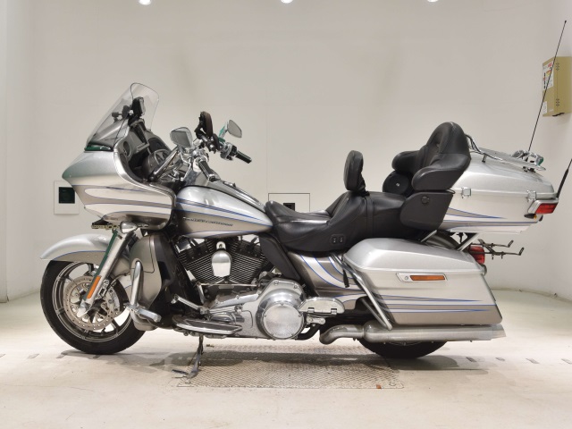 Harley-Davidson CVO Road Glide Ultra FLTRUSE1800