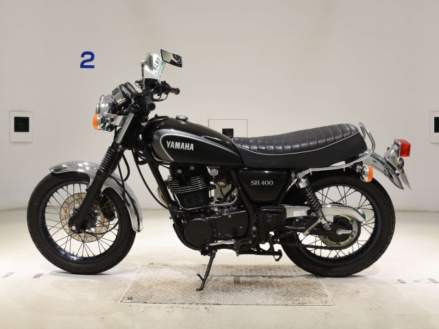 Yamaha SR400-3