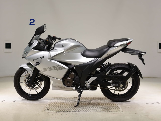 Suzuki GIXXER-250SF