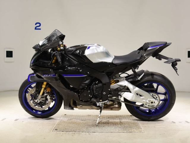 Yamaha YZF-R1M