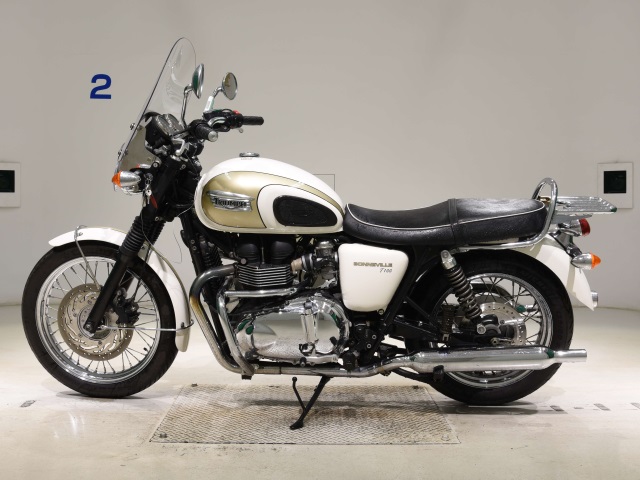 Triumph BONNEVILLE T100