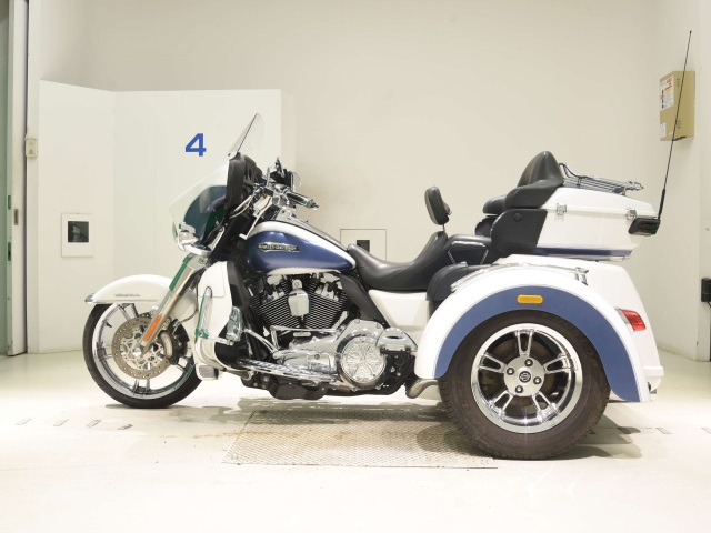 Harley-Davidson Tri Glide Ultra FLHTCUTG1690