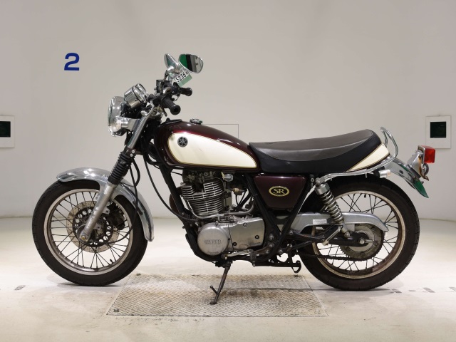Yamaha SR400-3