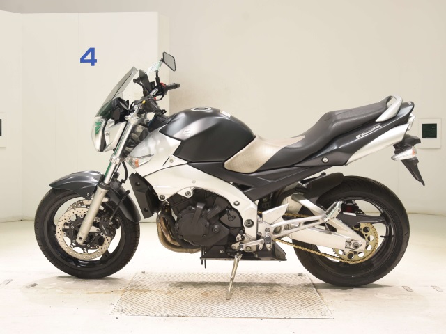 Suzuki GSR400