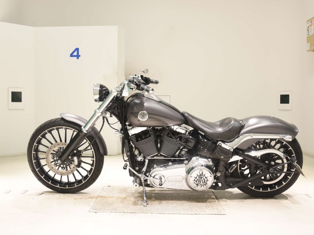 Harley-Davidson Breakout FXSB1690