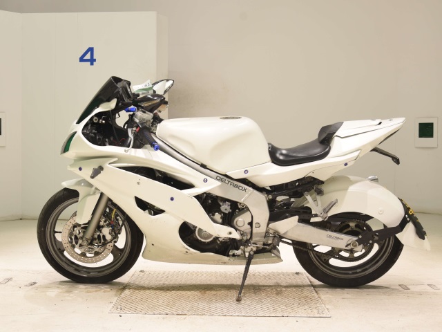 Yamaha FZR250R-1