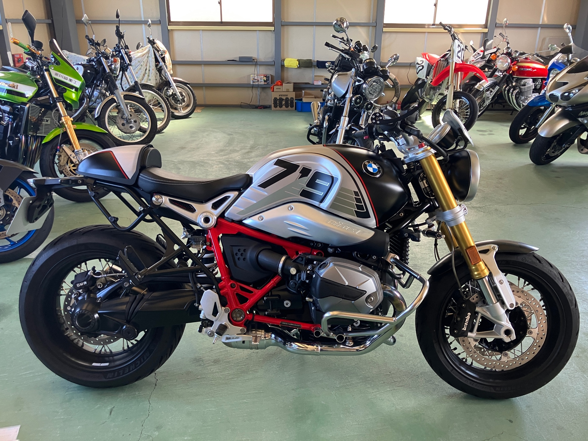BMW R NINE T