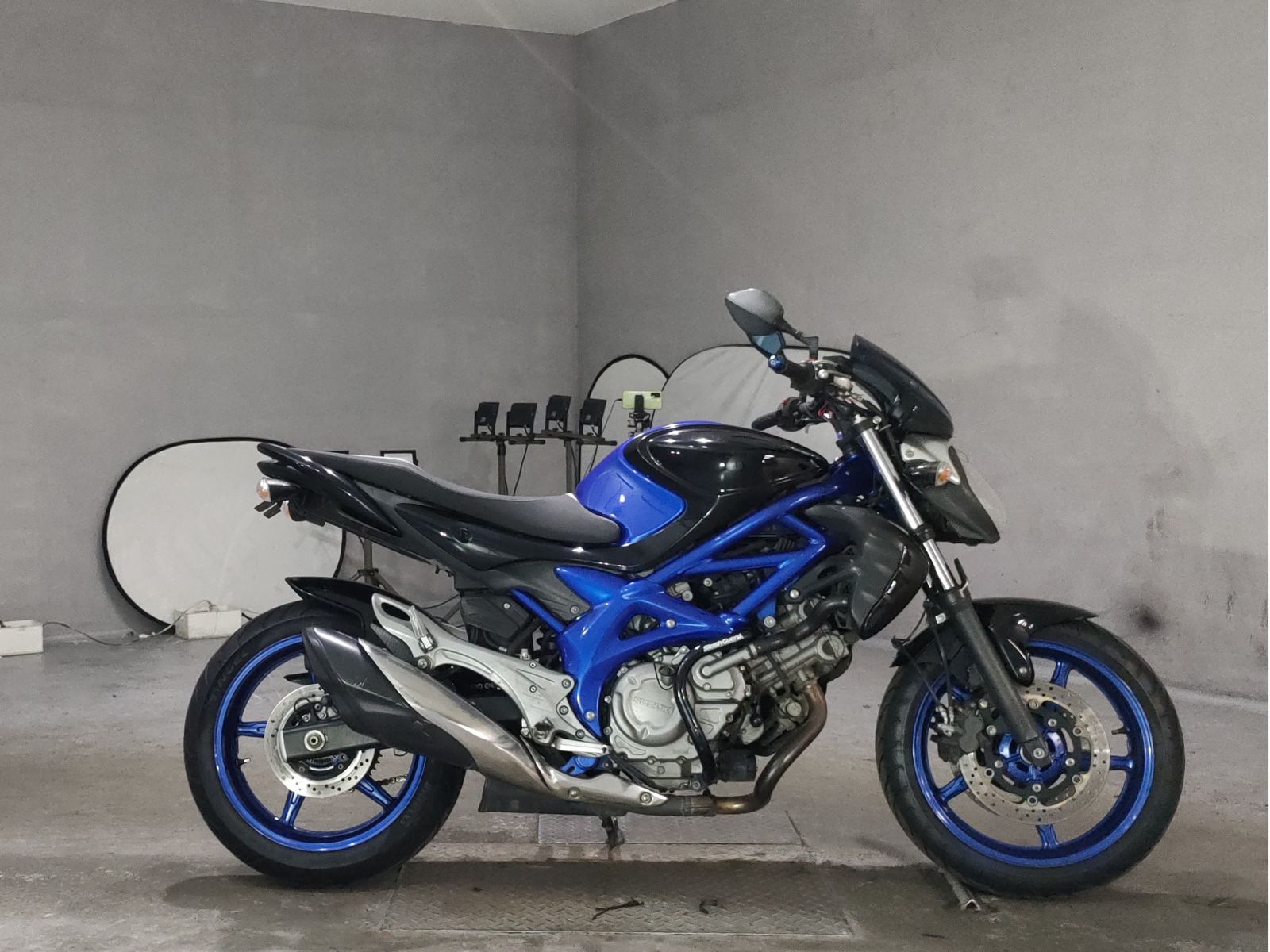 Suzuki GLADIUS400