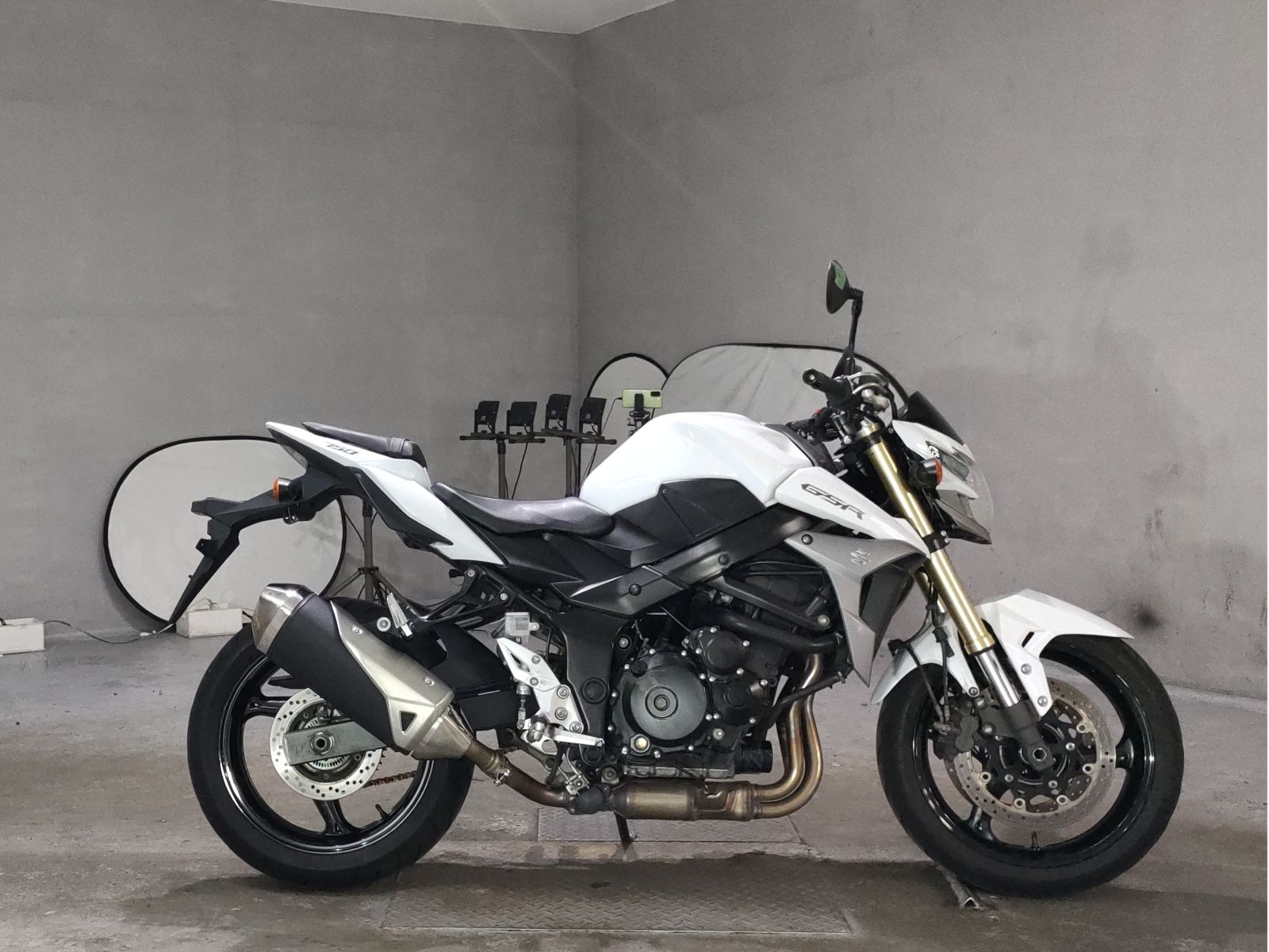 Suzuki GSR750