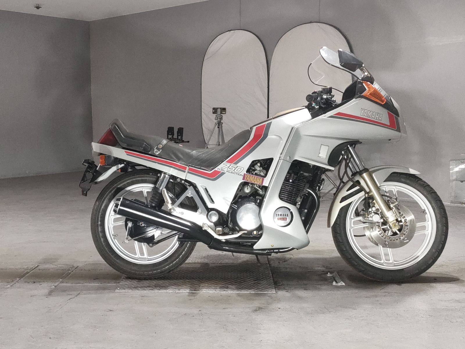 Yamaha XJ750E